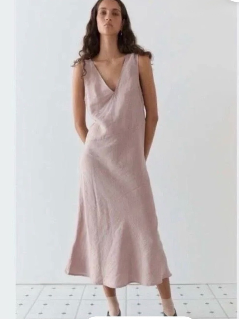 Deji Studios Sleeveless V-Neck Bias-Cut Midi Dress in 100% Mauve Linen XS